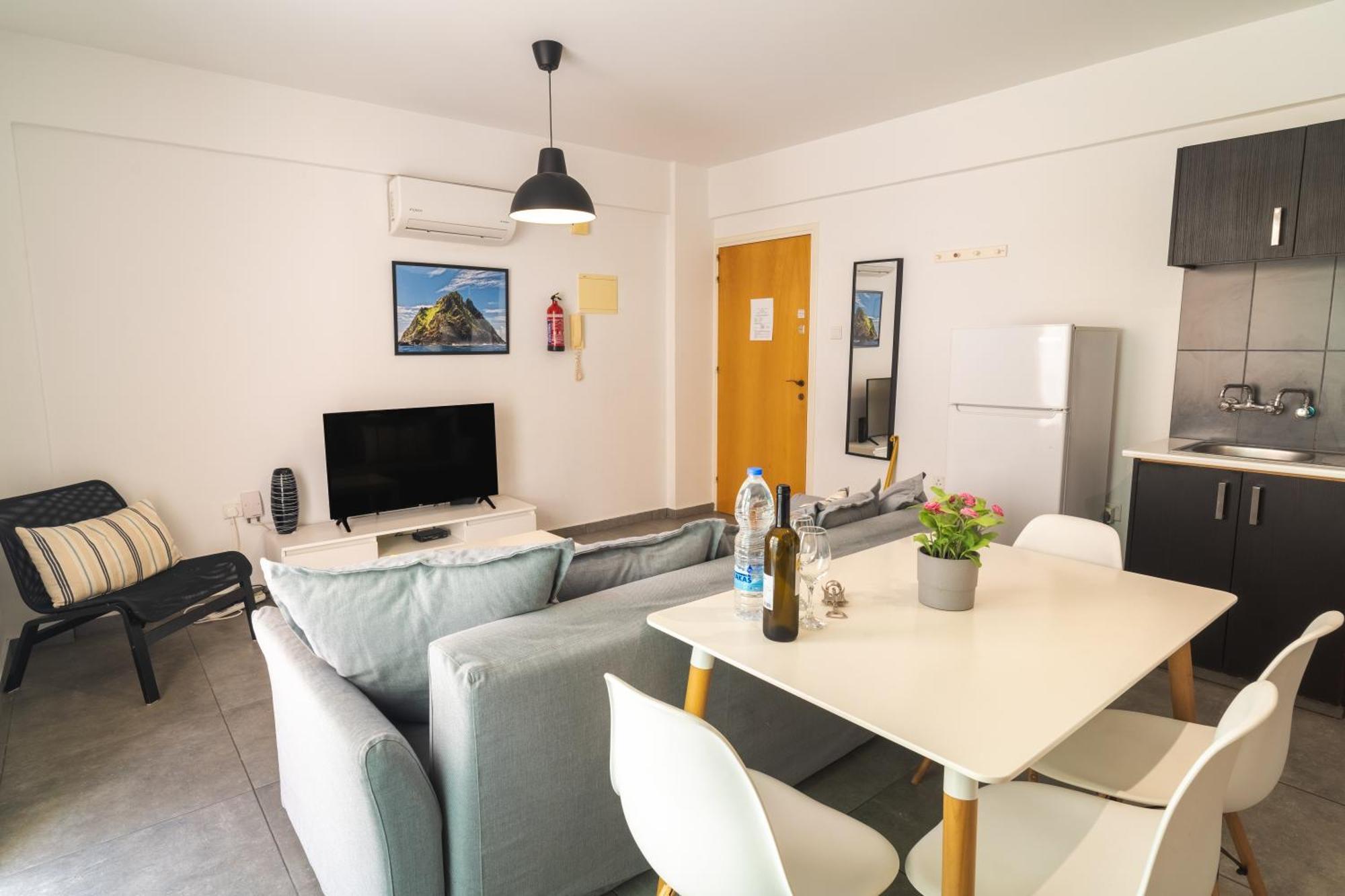Kave Blue Mackenzie 1 Bdr Flat With Pool Apartment Larnaca Exterior foto