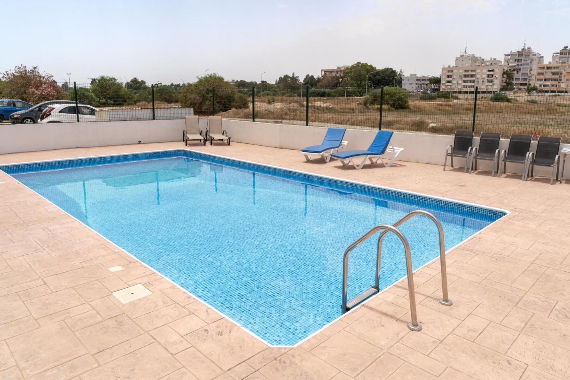 Kave Blue Mackenzie 1 Bdr Flat With Pool Apartment Larnaca Exterior foto